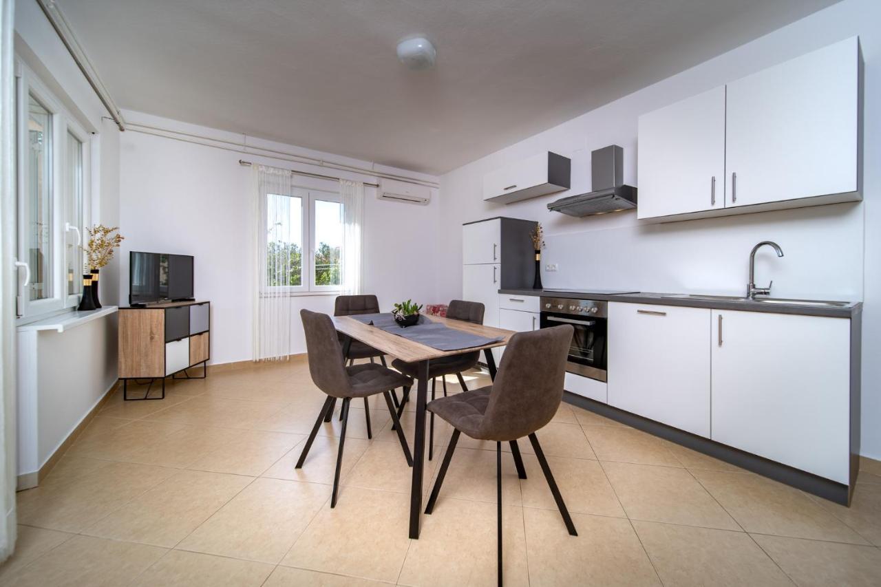 Apartmani Milena Barbat na Rabu Exteriör bild