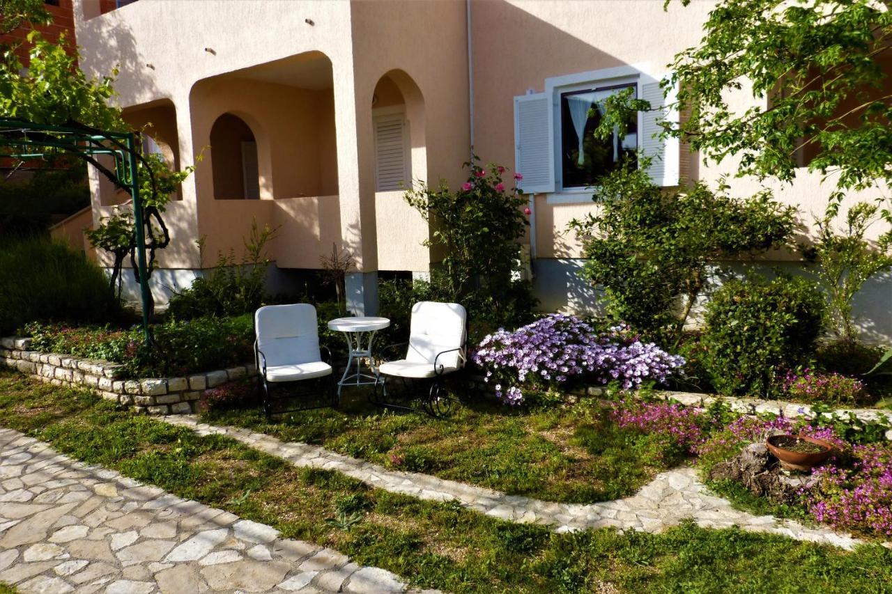 Apartmani Milena Barbat na Rabu Exteriör bild