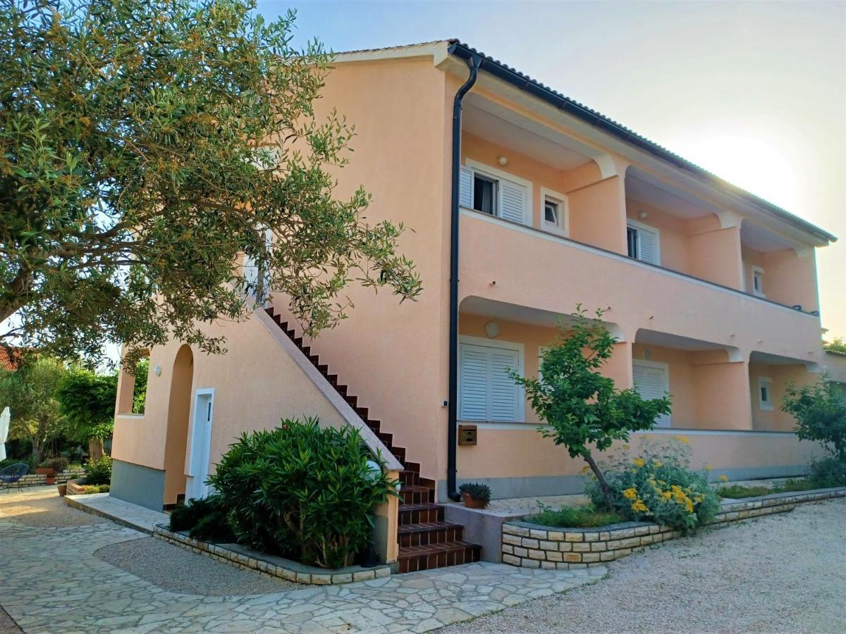 Apartmani Milena Barbat na Rabu Exteriör bild